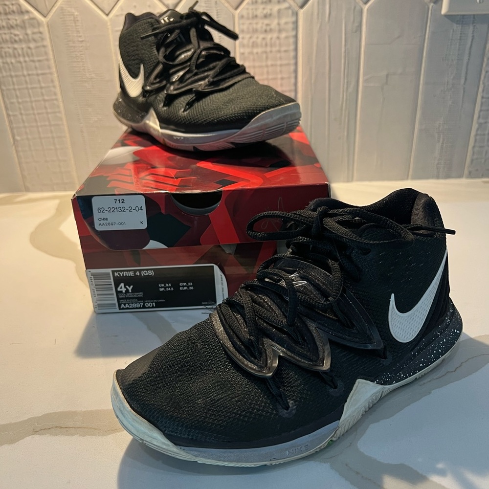 Kyrie 4